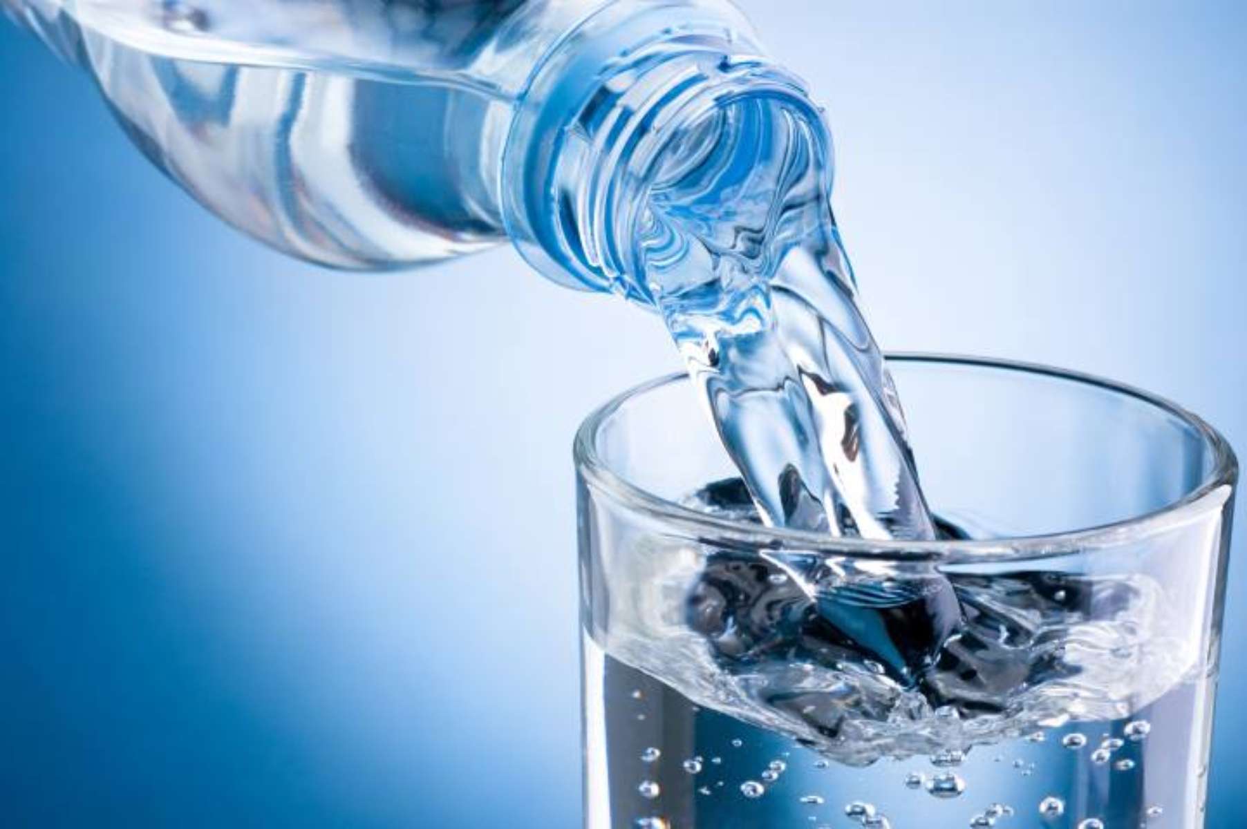 نوشیدن آب و ترک پرخوری