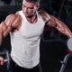 نشر جانب دمبل؛ نحوه صحیح اجرا + نکات طلایی رشد عضلات سرشانه