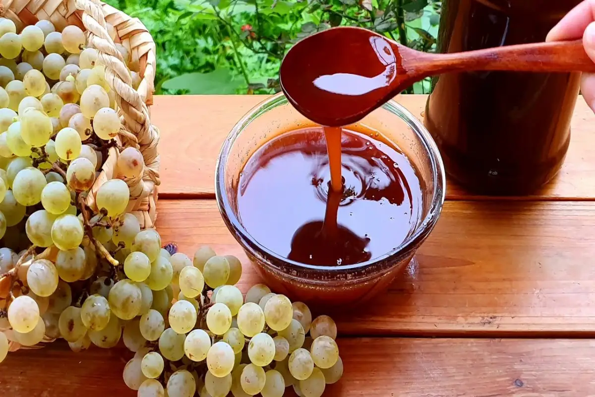 خواص پودر سنجد با شیر و شیره انگور